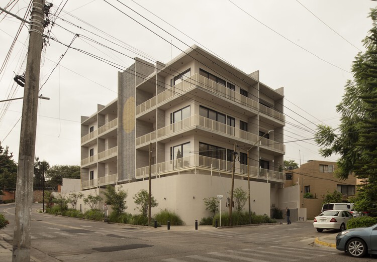 Harmonizing with Nature: La Guaira Building